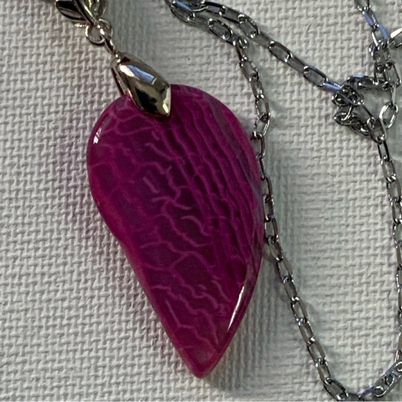 NOT FOR SALE 🎁 Gifted🎁 Dainty Fuchsia Dragon Veins Agate Necklace - Picture 3 of 12